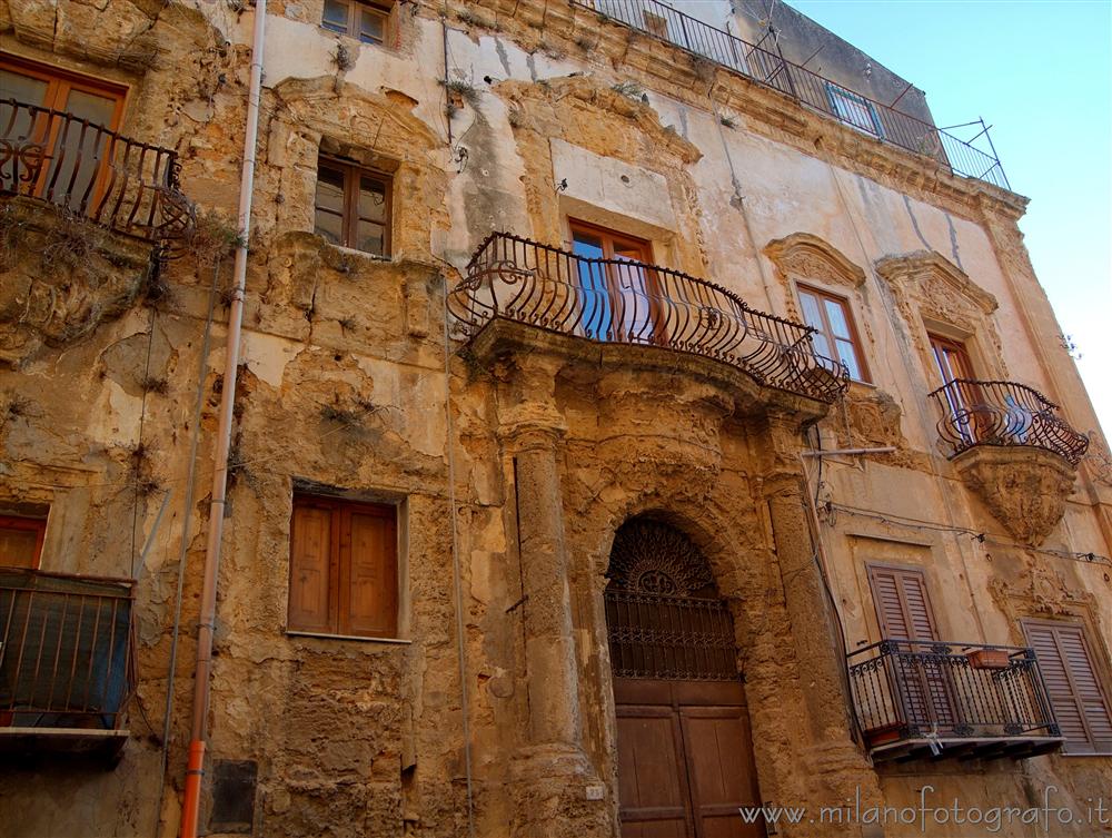Agrigento (Italy) - Beauty and decadence in a building in the city center